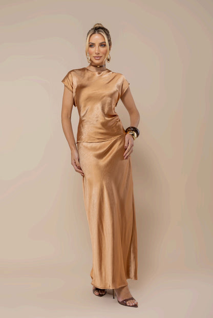 Conjunto Nude Saia e Blusa em Cetim