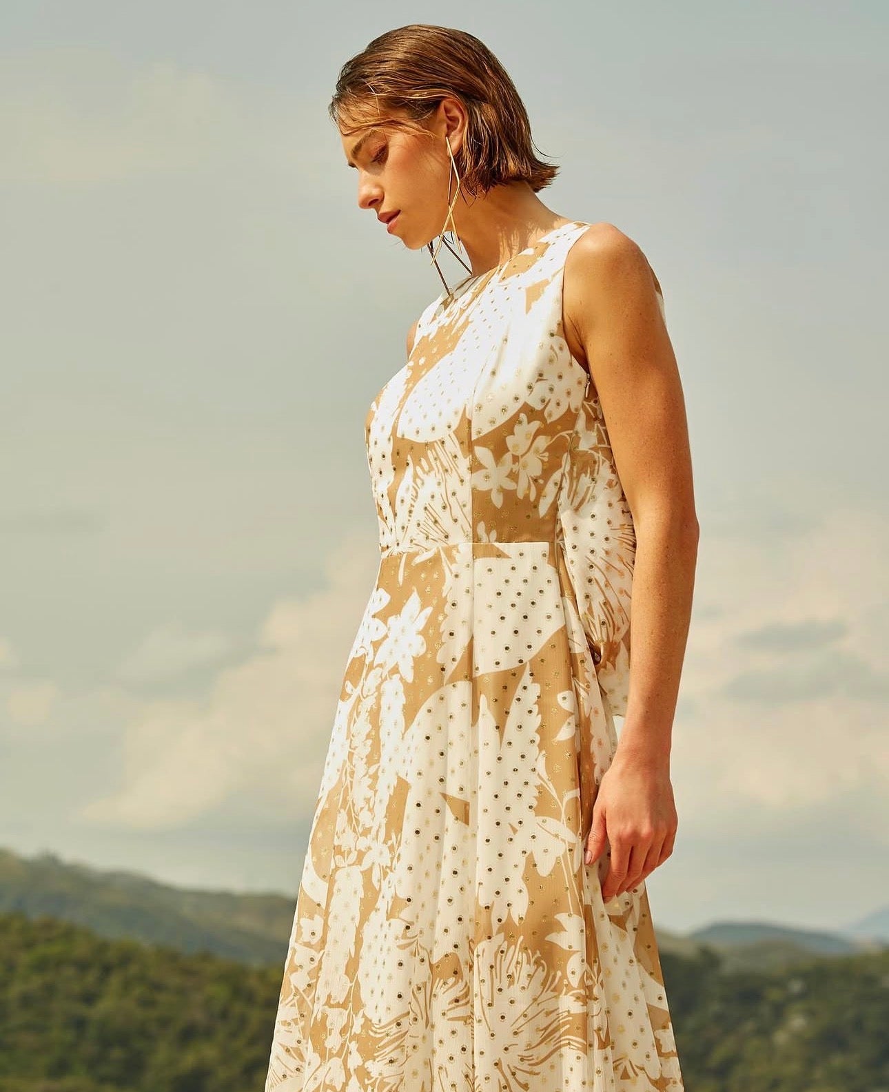 Vestido Off White Estampa Nude e Dourada Arbour