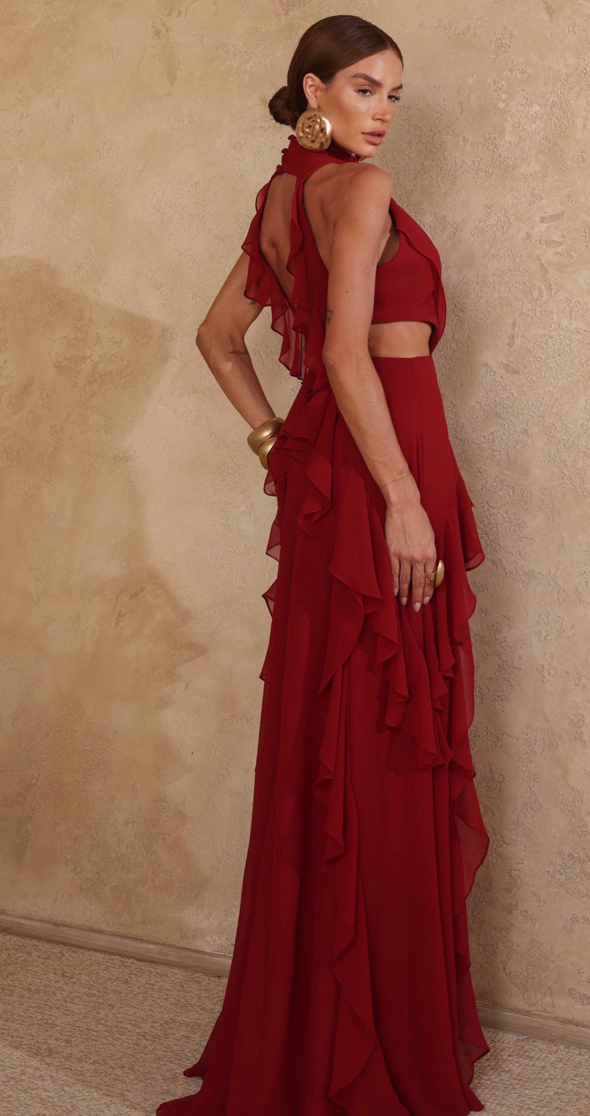 Vestido Azul ou Vermelho Abertura Babado Costas Amicci