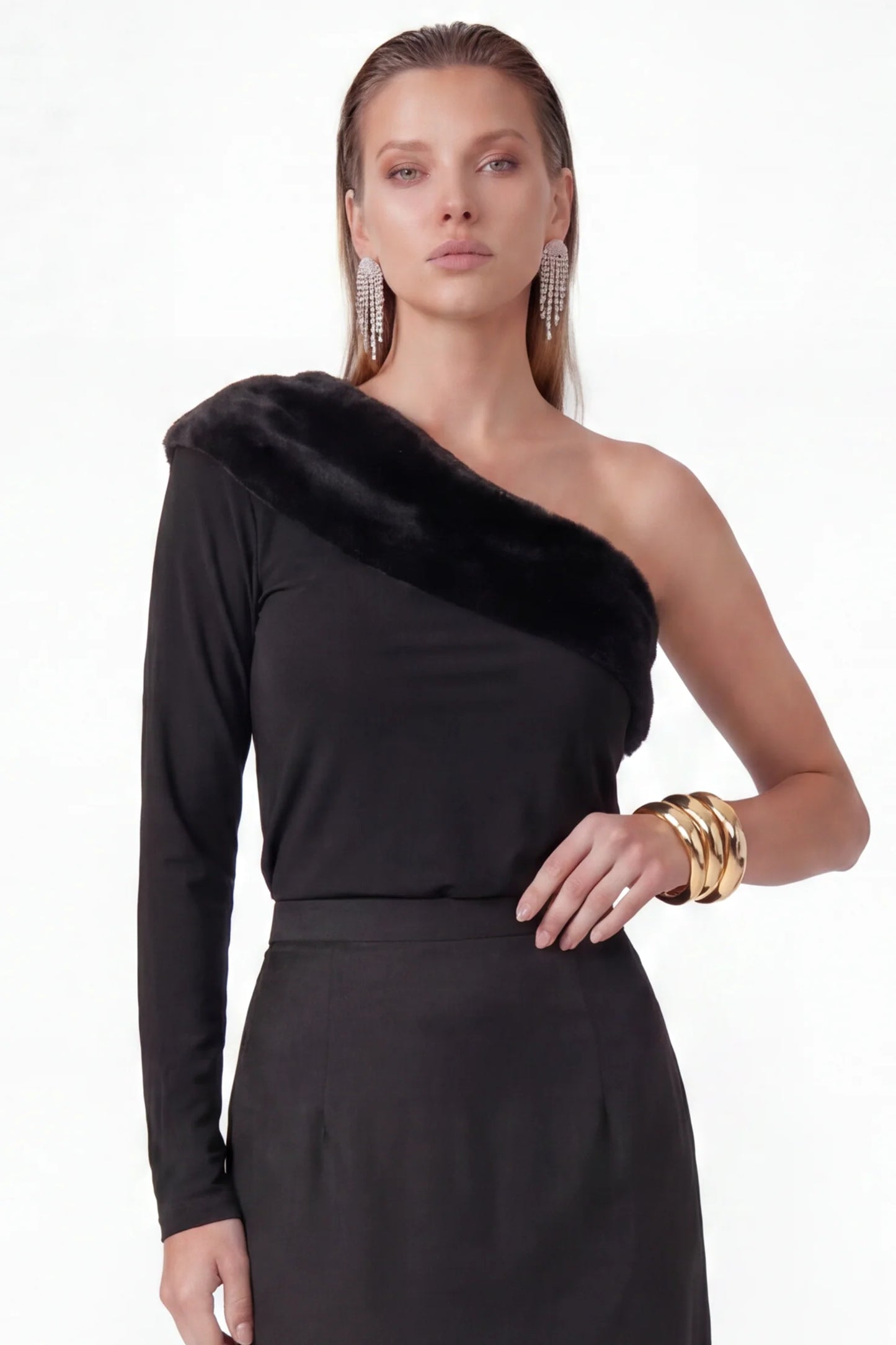 Blusa Preta Pelo Ombro Só Fleche D’Or