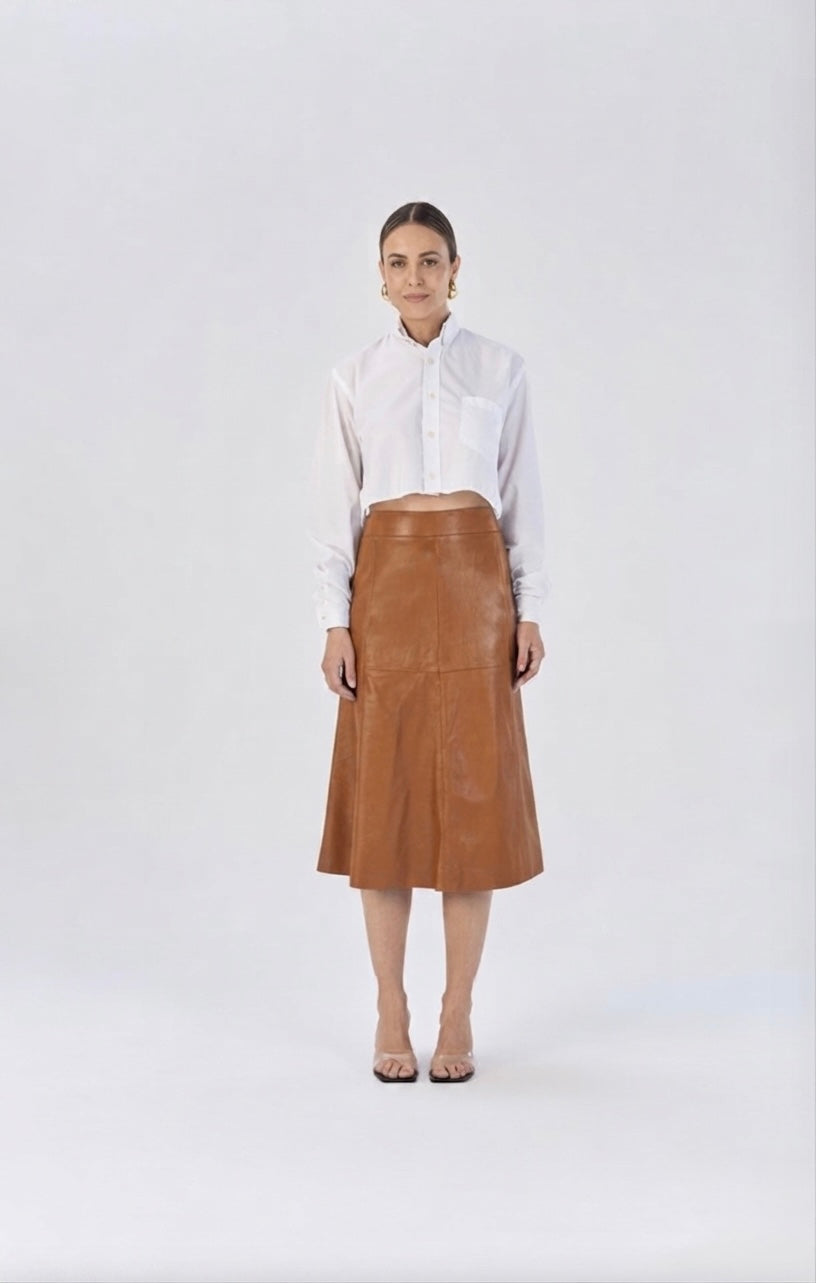 Saia Off White ou Caramelo Mídi em Couro Legítimo