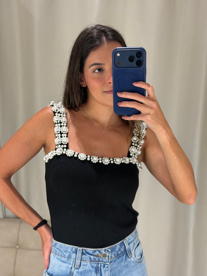 Blusa Preta Tricot com Pérolas Isa Paes