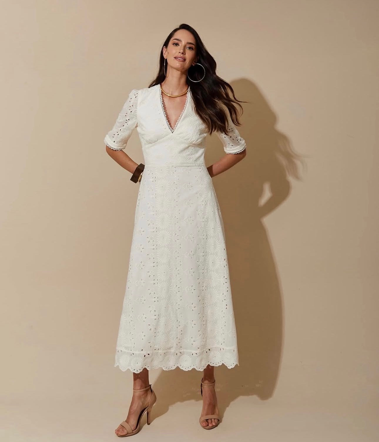 Vestido Off White em Laise Débora Carvalho