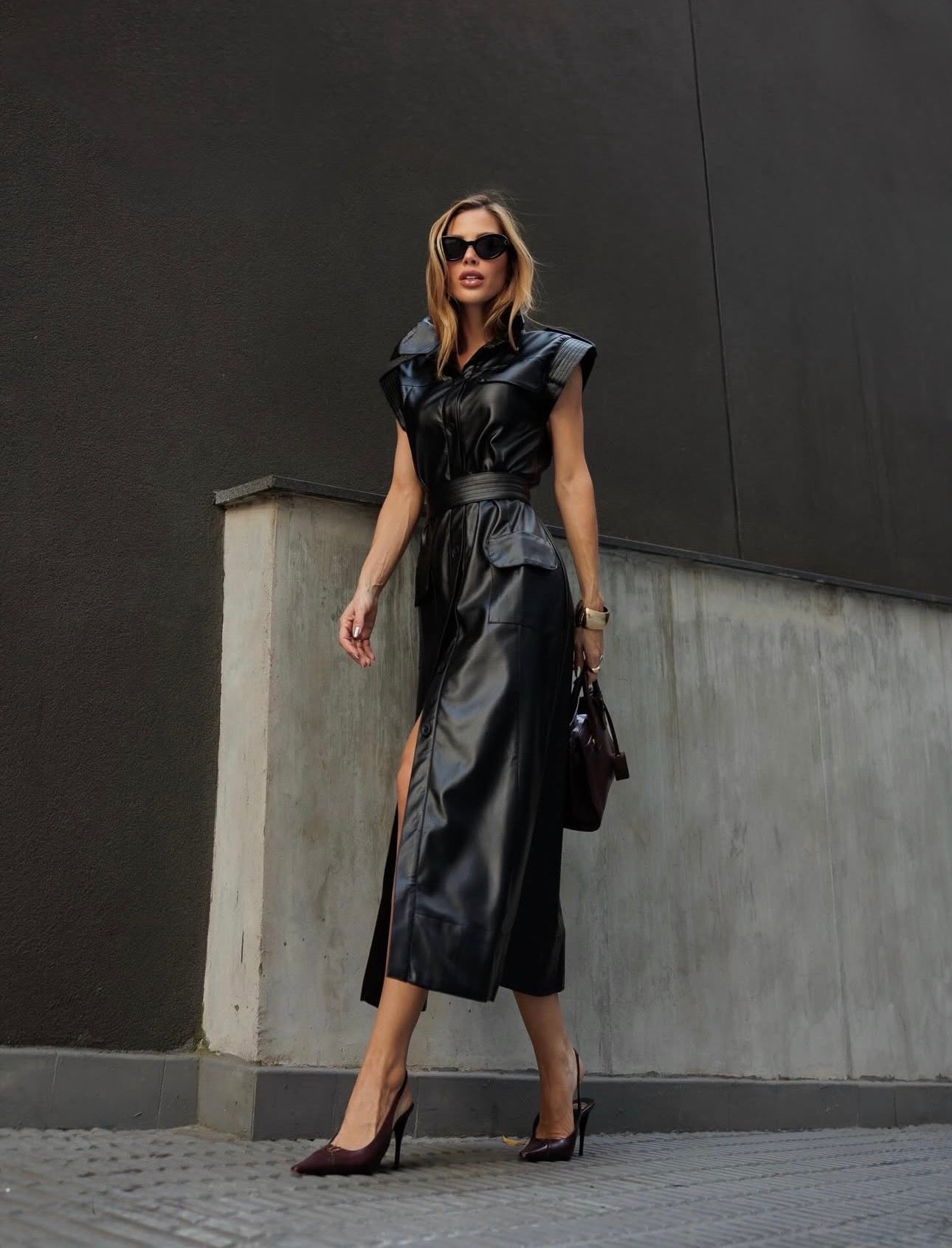 Vestido Preto ou Marrom em PU Strass