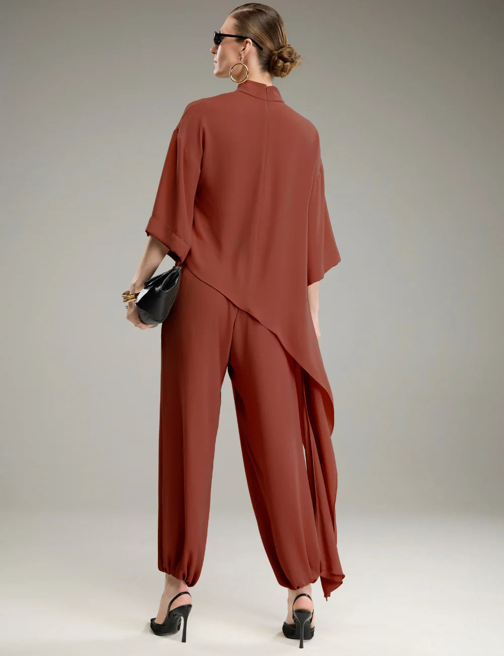 Conjunto Assimétrico em Crepe Strass