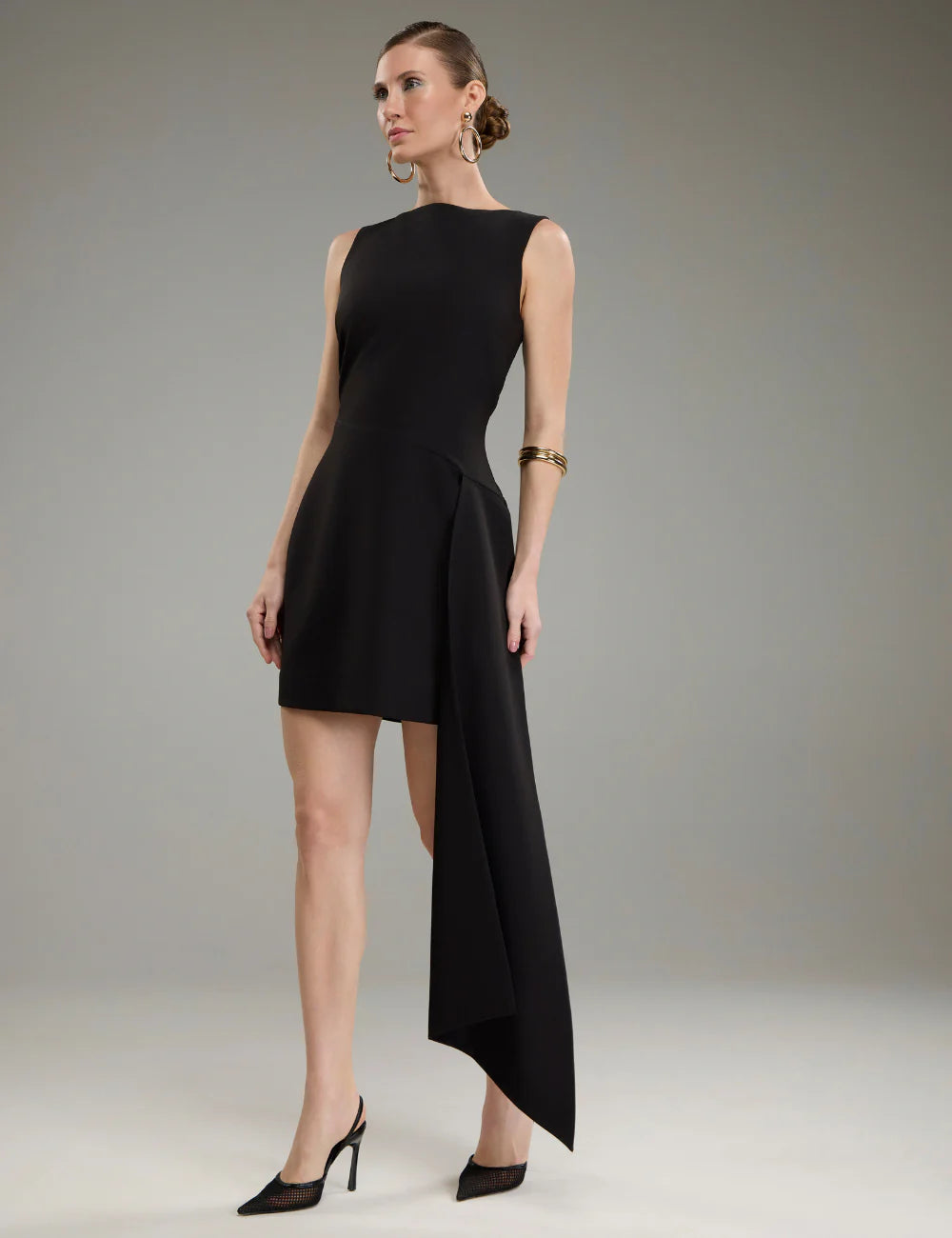 Vestido Preto Longo Assimétrico Strass