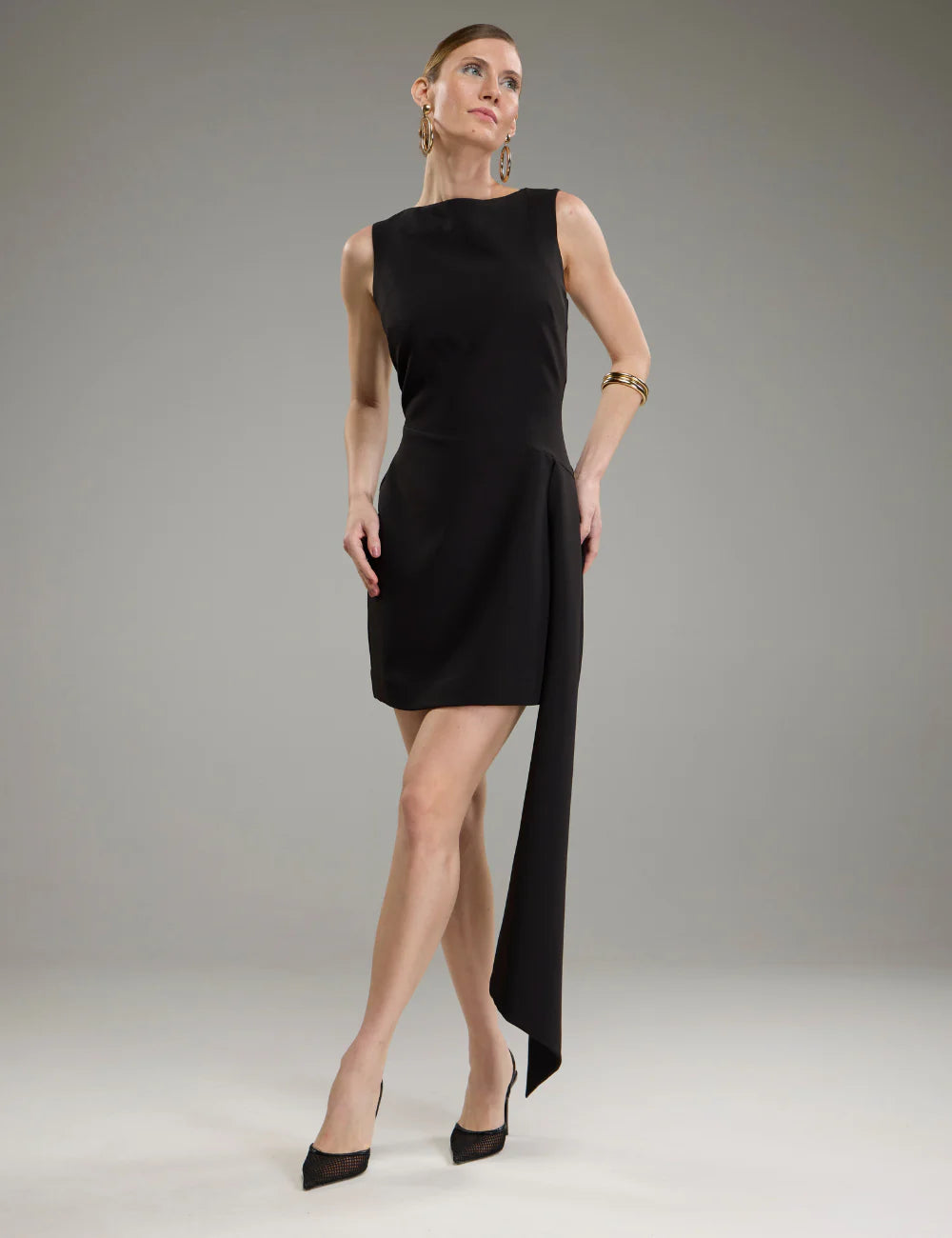 Vestido Preto Longo Assimétrico Strass