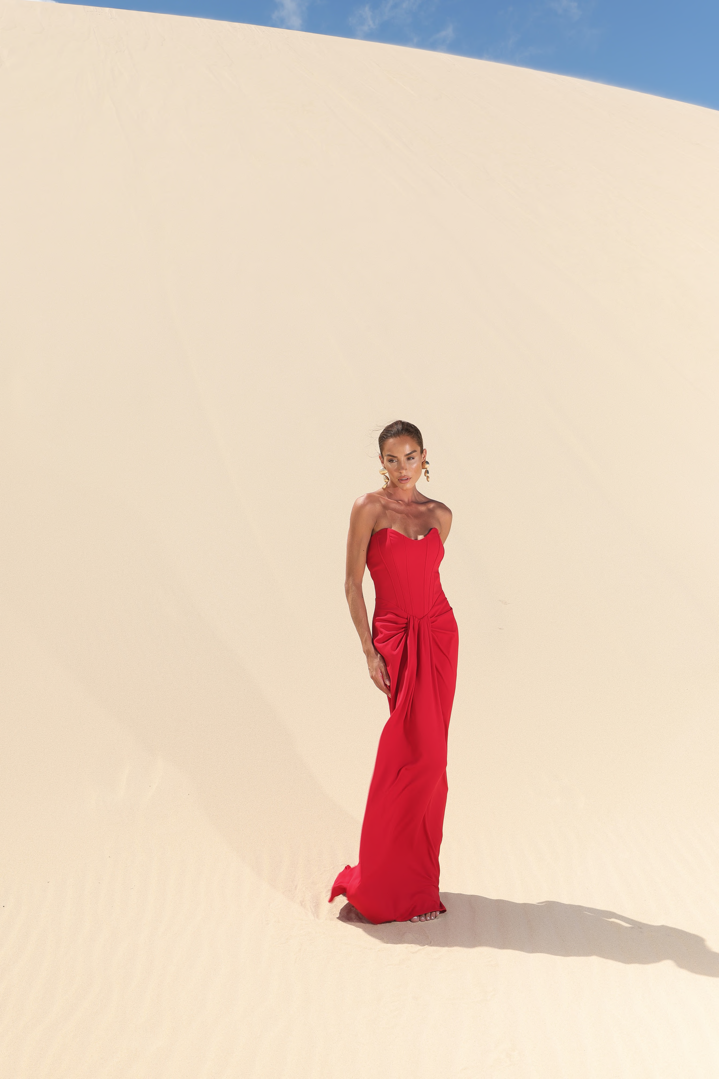 Vestido Longo Preto, Vermelho ou Amarelo em Crepe Premium Amicci