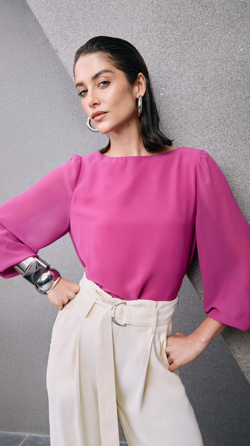 Blusa Rosa Decote com Corrente Tufi Duek