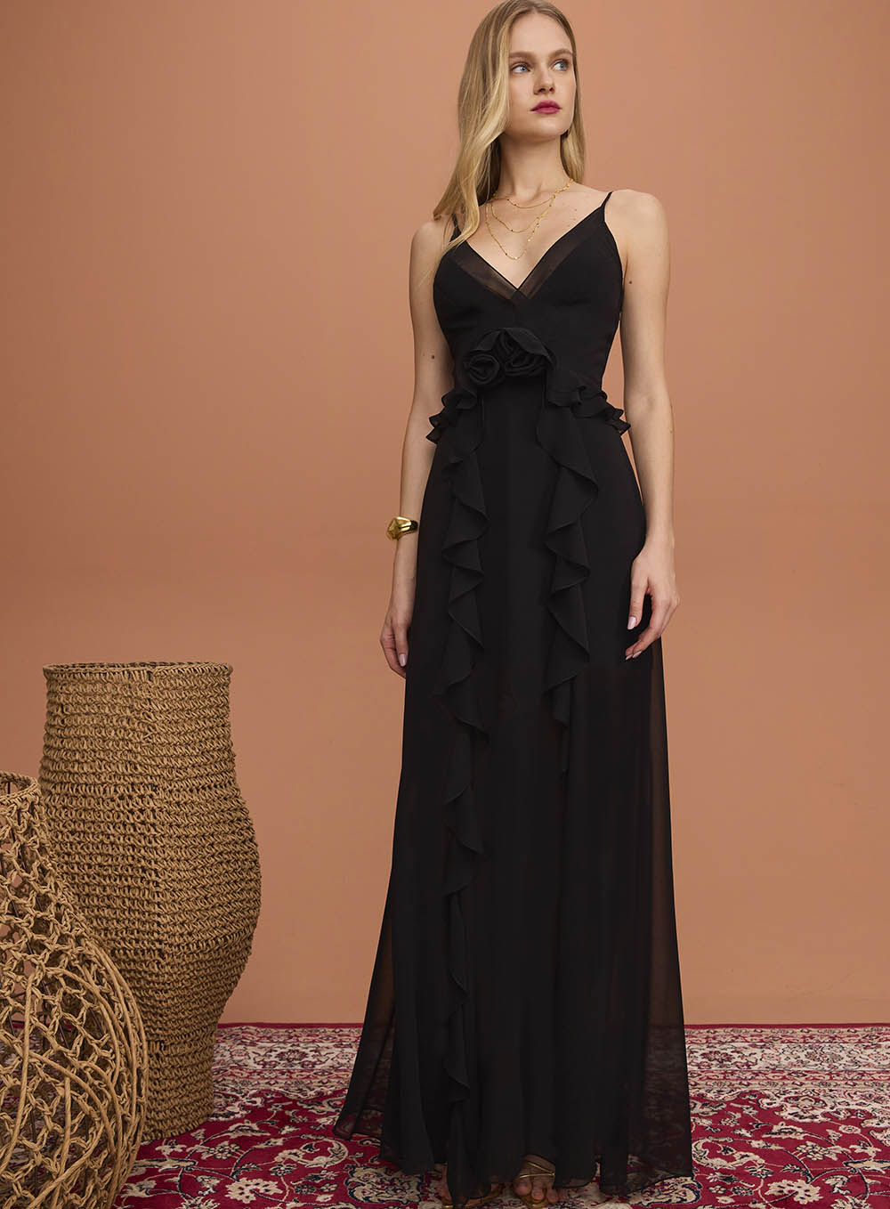 Vestido Preto Babados Flores Skazi