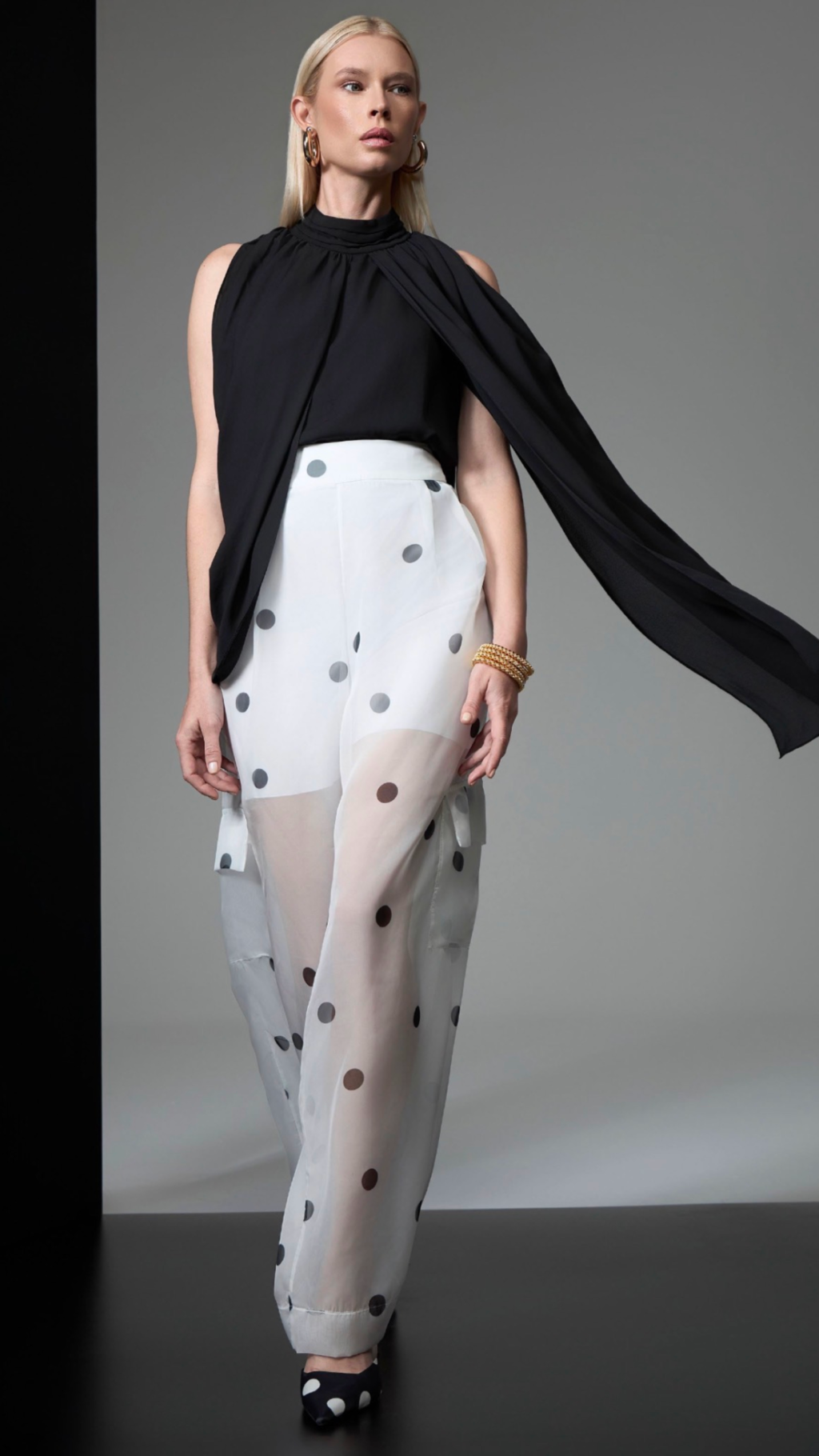 Blusa Branca ou Preta Assimétrica - Strass