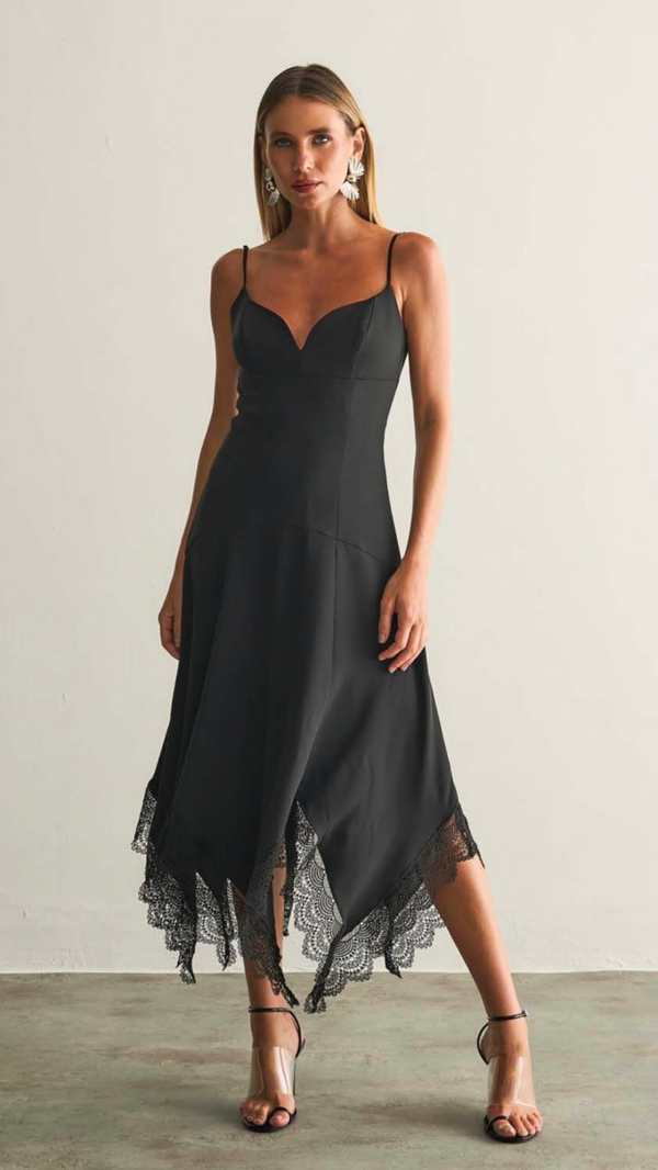 Vestido Preto Fluido Rendado Regina Salomão