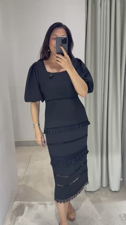 Vestido Preto Manga Bufante Franjas Tonâge