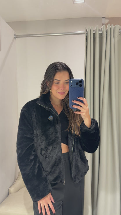 Casaco Off White ou Preto de Pelo Aishty