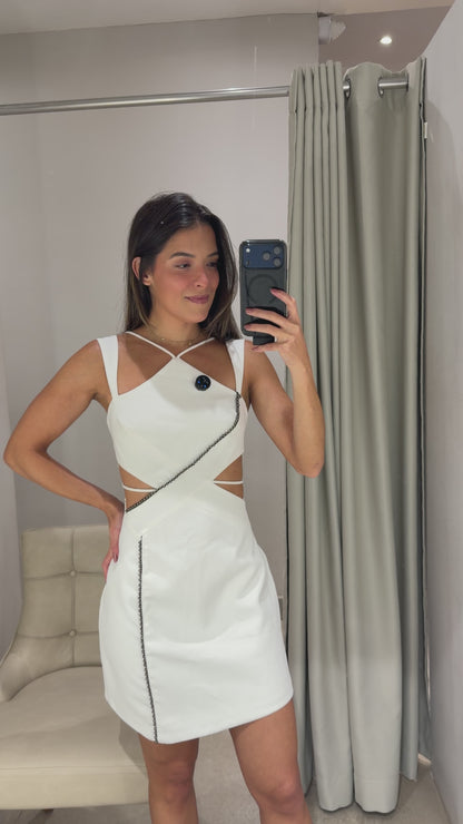 Vestido Branco Curto Abertura com Alças Skazi